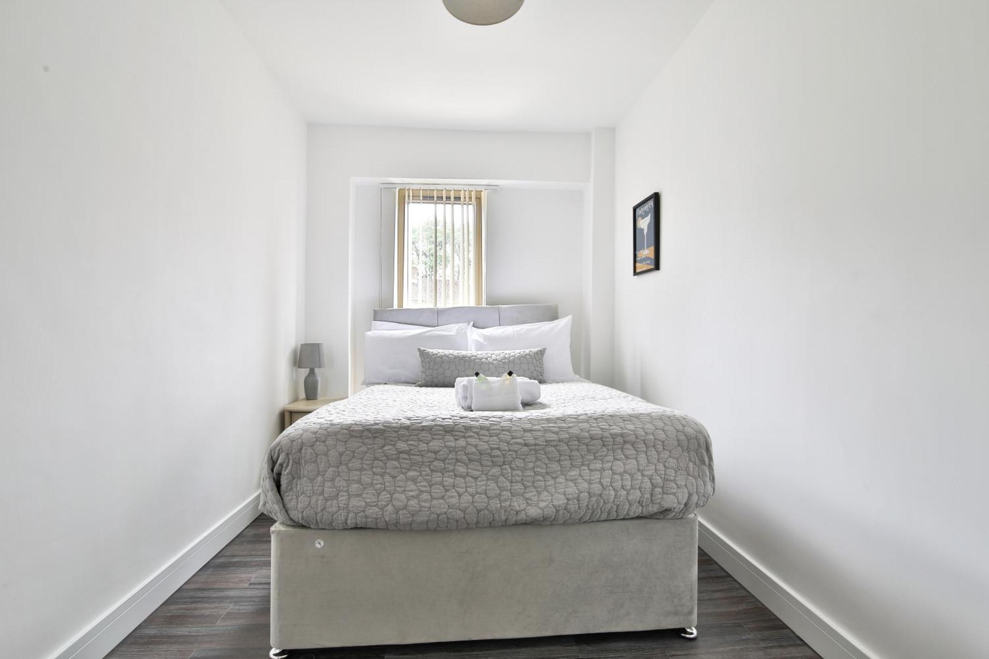 Amber Vista 2 Bedroom Apartments- Supermarket, Coffee Shop, Restaurants & Parking Below Cardiff Exterior foto