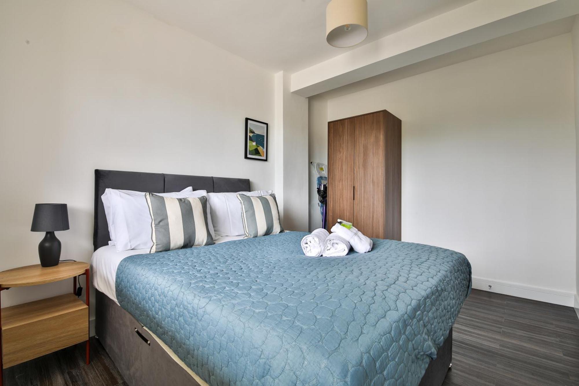 Amber Vista 2 Bedroom Apartments- Supermarket, Coffee Shop, Restaurants & Parking Below Cardiff Exterior foto